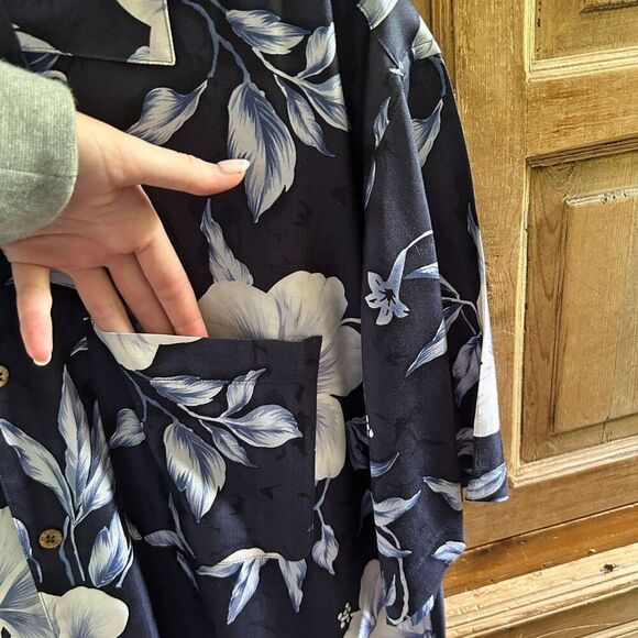 Jos. A. Bank XL Navy Blue Hawaiian Short Sleeve Button Front Shirt Tropical Silk - Picture 3 of 12